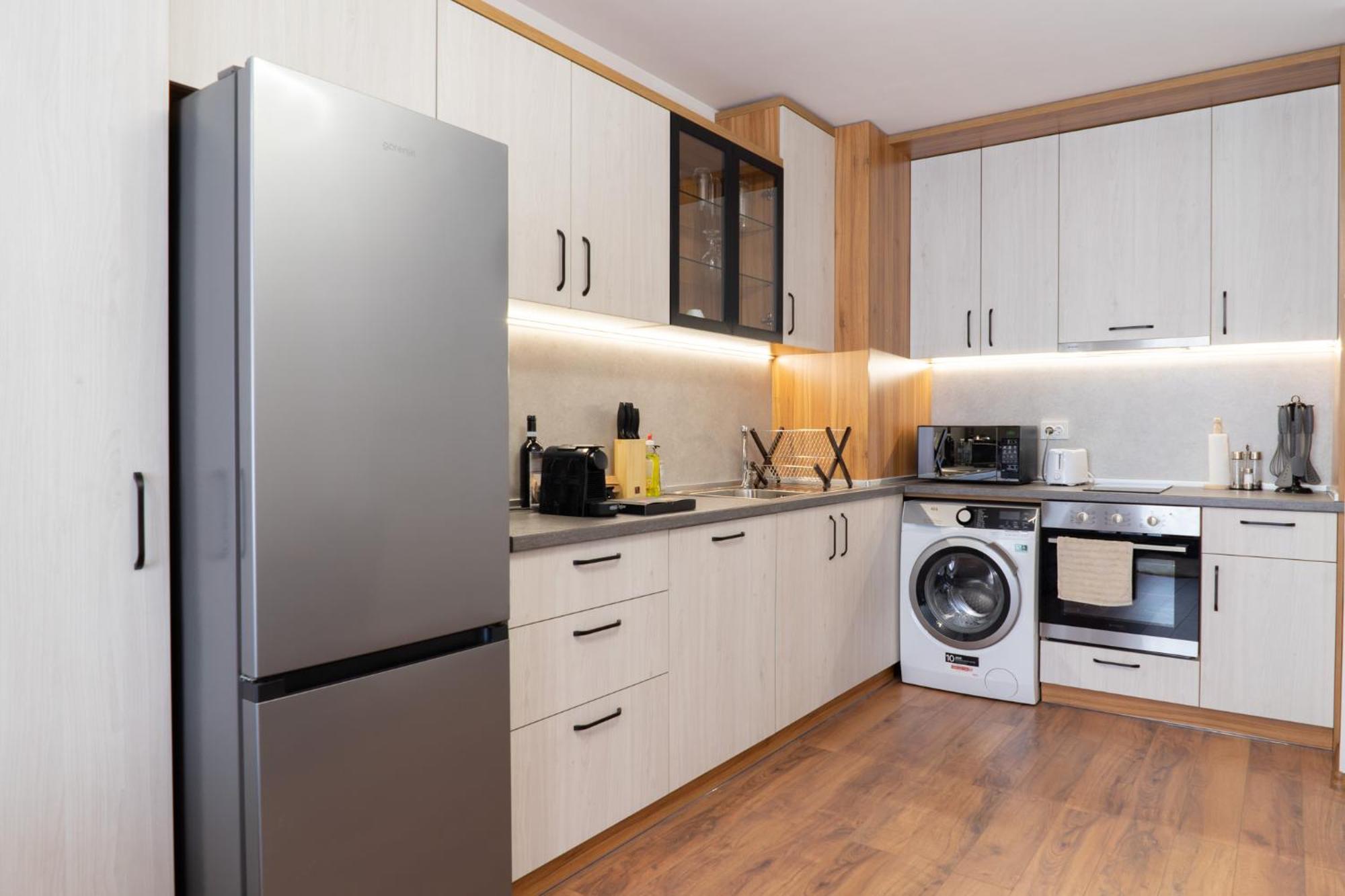 New Modern & Cozy Apartment With Free Private Parking And Ev Charging Station ヴァルナ エクステリア 写真